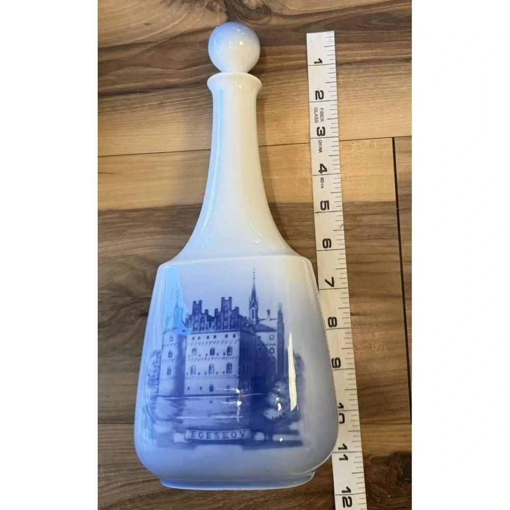 VGC Royal Copenhagen Denmark Blue White Decanter Feat Egeskov Castle #4881 Empty